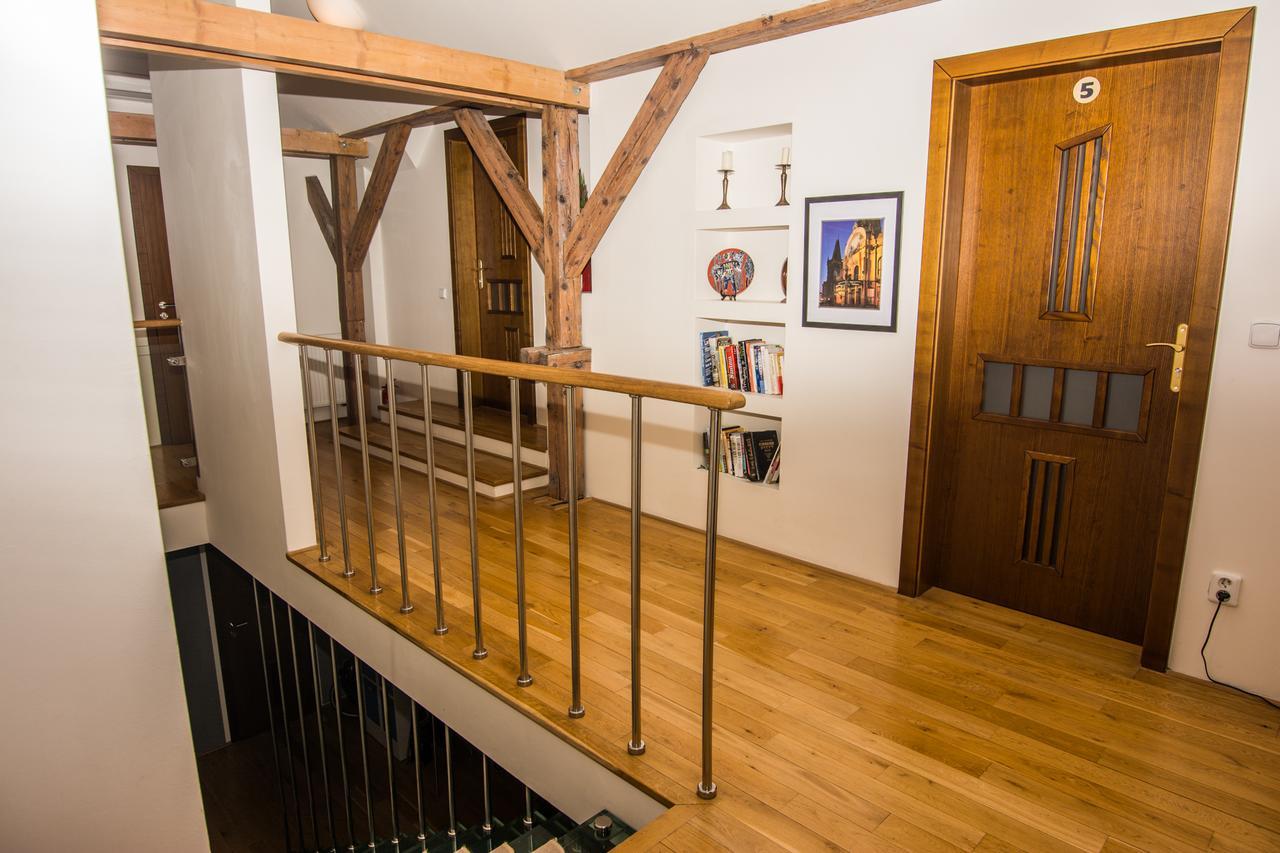 Hostel One Míru